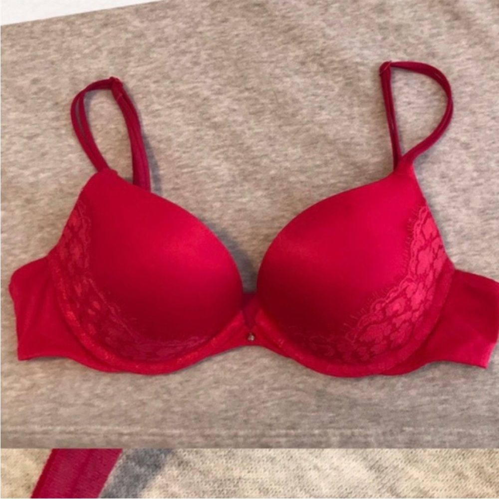 Victoria’s Secret Very Sexy Push-Up Red